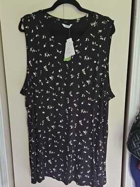 NWT Penningtons Black Tank with Cream Floral Print Sz 3x Ptp28 L31